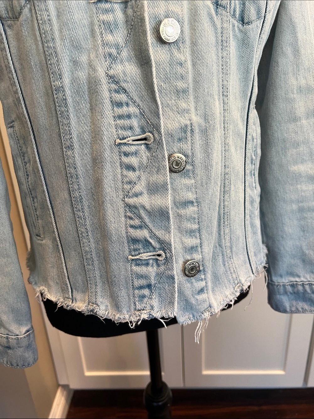 Old Navy Light Blue Embroidered Denim Jacket Size S EUC - Picture 5 of 9